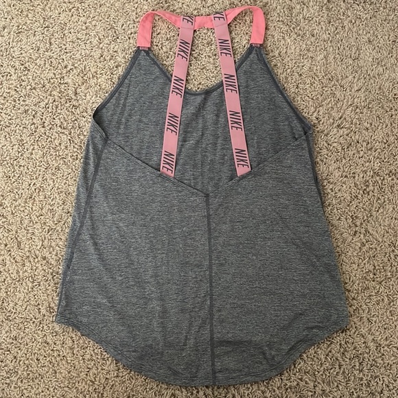 Dri-Fit Nike Razorback Tanktop - Picture 2 of 3